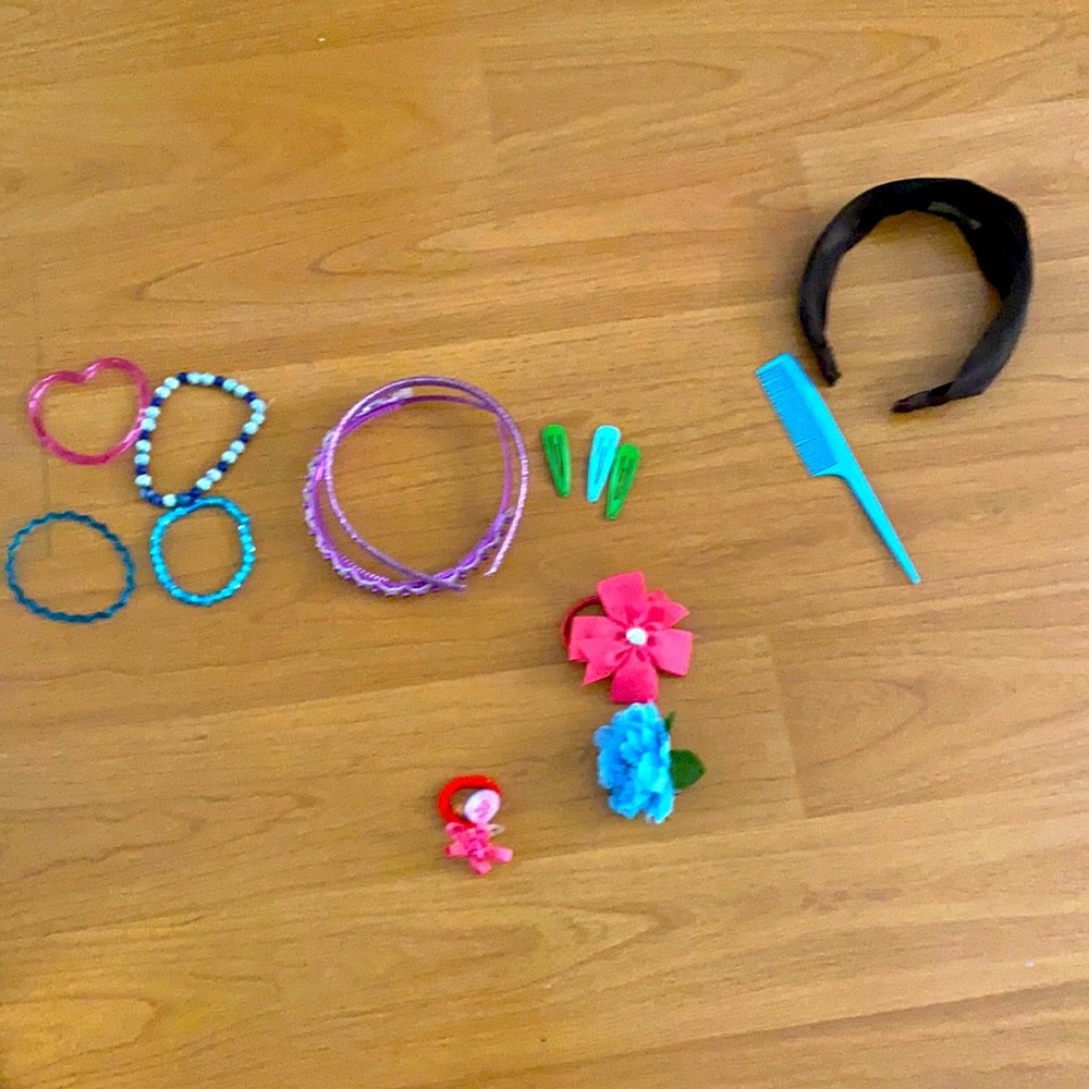 A girls hair/jewelry accessories